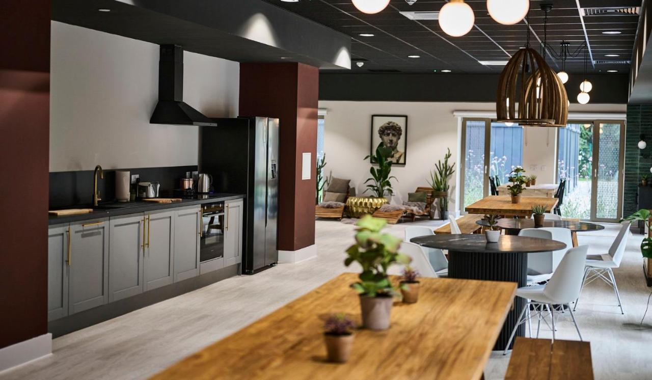 For Students Only The Oaks In Coventry Apartment Екстериор снимка
